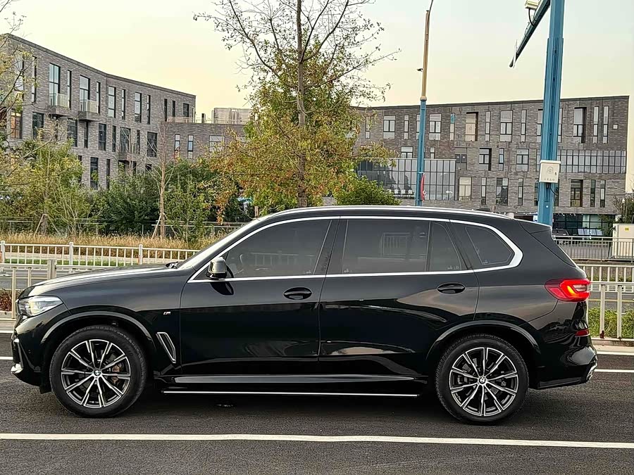 BMW X5 2022 xDrive 30Li M Sport - zdjęcie 11