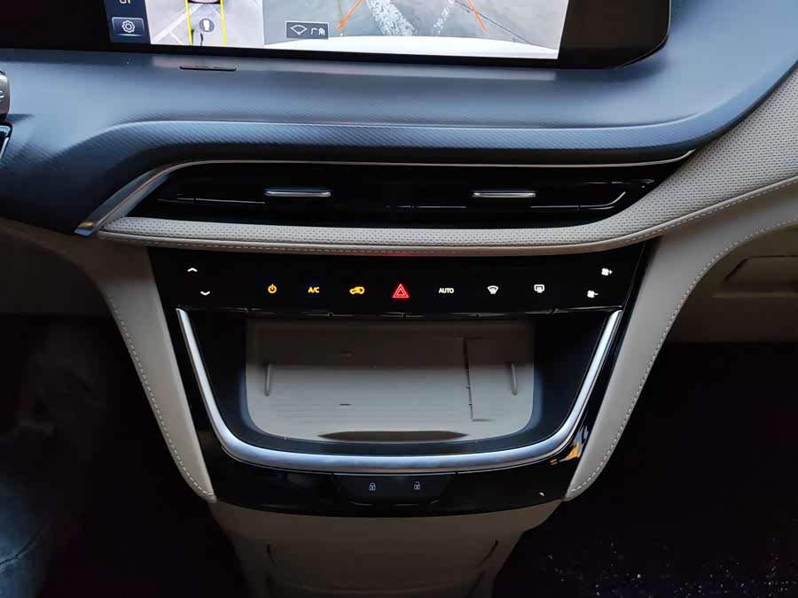 Buick GL8 New Energy 2025 Luxurious Version - zdjęcie 11
