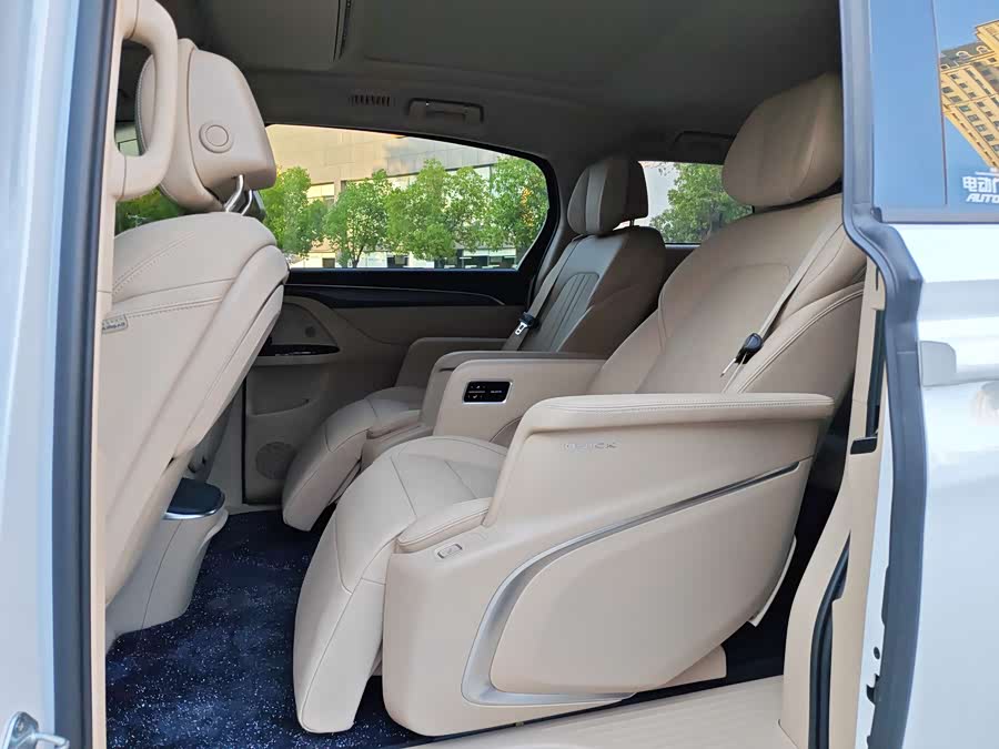 Buick GL8 New Energy 2025 Luxurious Version - zdjęcie 9