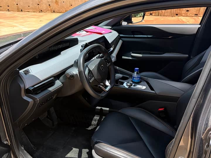 Changan UNI-V 2022 1.5T Premium - zdjęcie 14