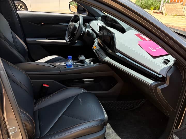 Changan UNI-V 2022 1.5T Premium - zdjęcie 16