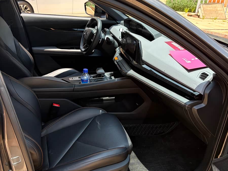Changan UNI-V 2022 1.5T Premium - zdjęcie 6
