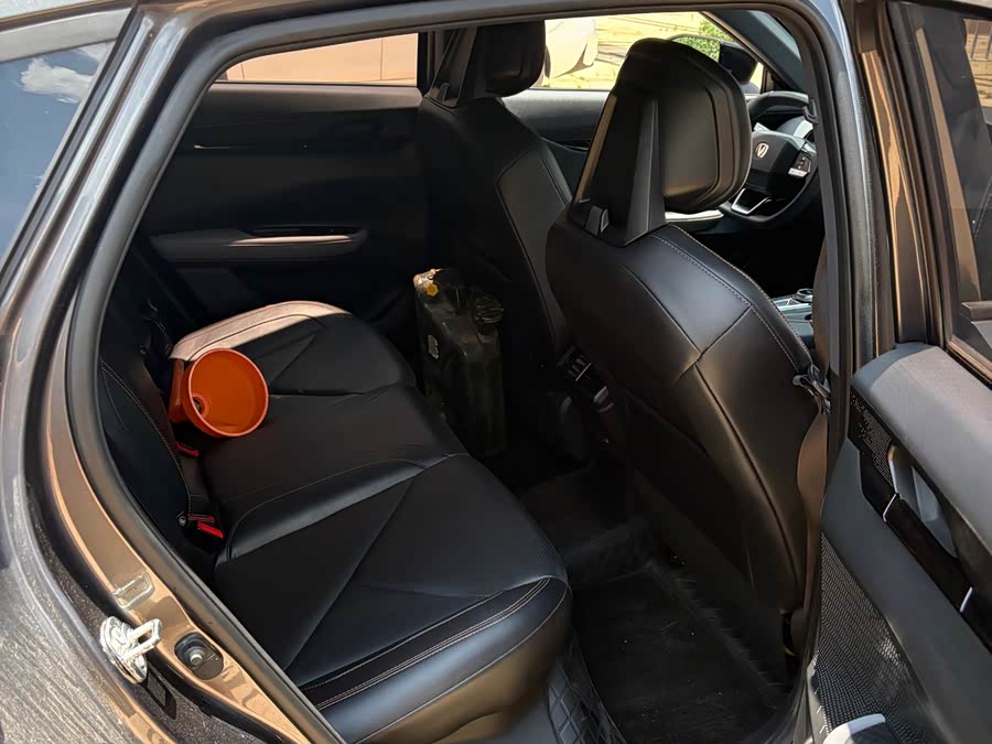 Changan UNI-V 2022 1.5T Premium - zdjęcie 7