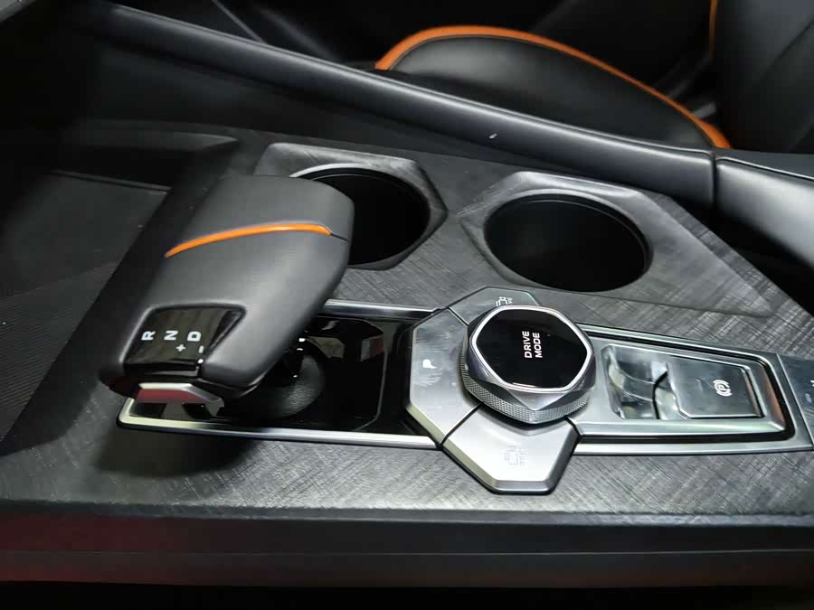 Changan UNI-V 2023 1.5T Premium - zdjęcie 16