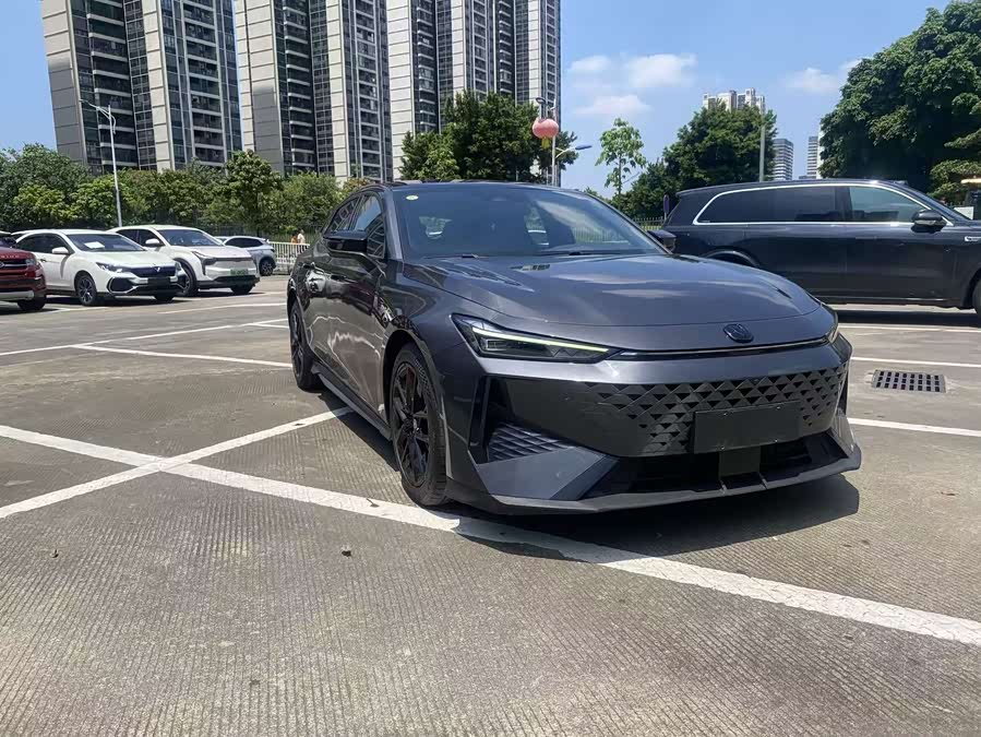 Changan UNI-V 2023 1.5T Sport - zdjęcie 3