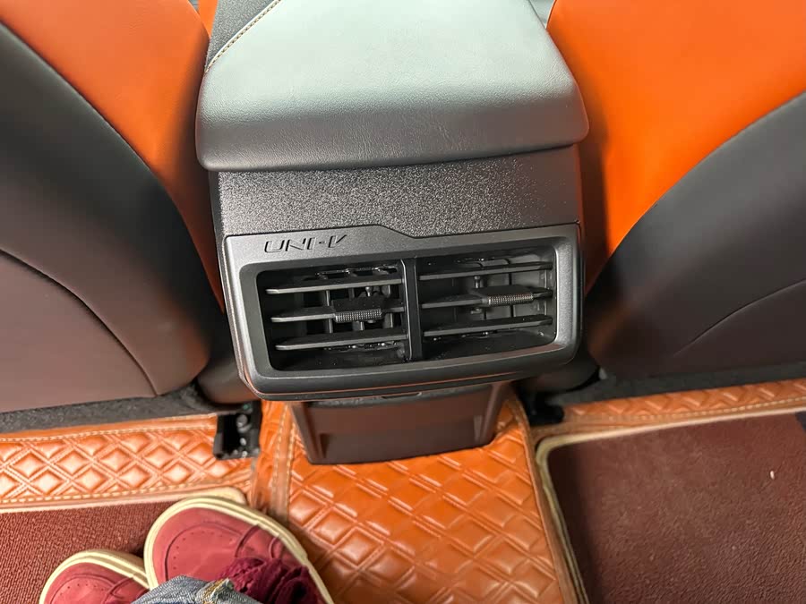 Changan UNI-V 2024 1.5T Premium Sports Edition - zdjęcie 15
