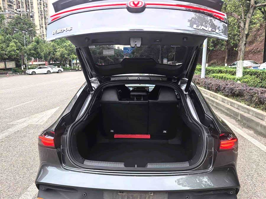 Changan UNI-V 2025 1.5T 500Bar Premium Sports Edition - zdjęcie 14
