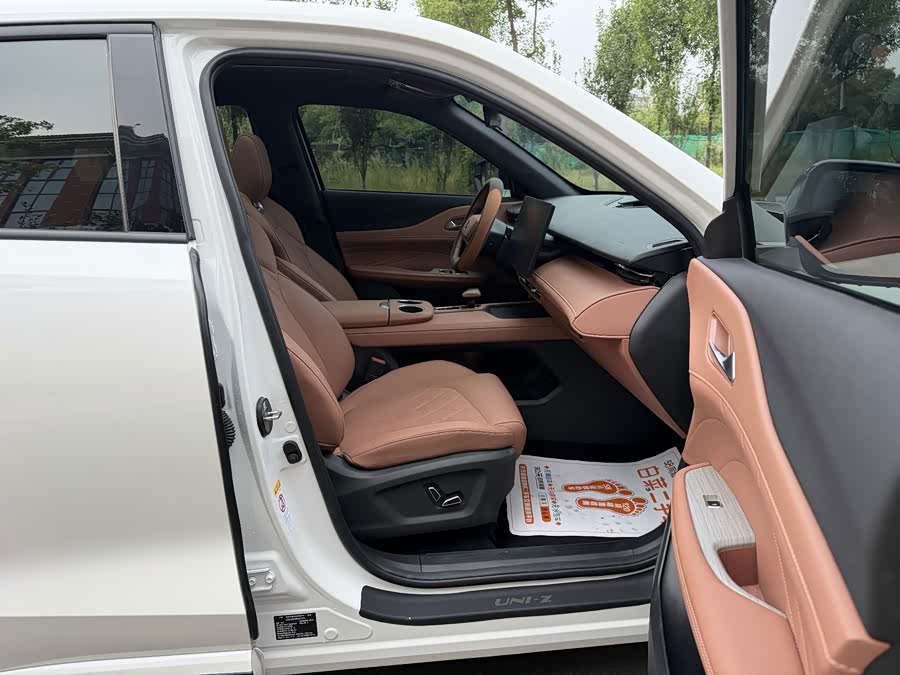 Changan UNI-Z New Energy 2024 Blue Whale Smart iDD 125km Excellent - zdjęcie 11