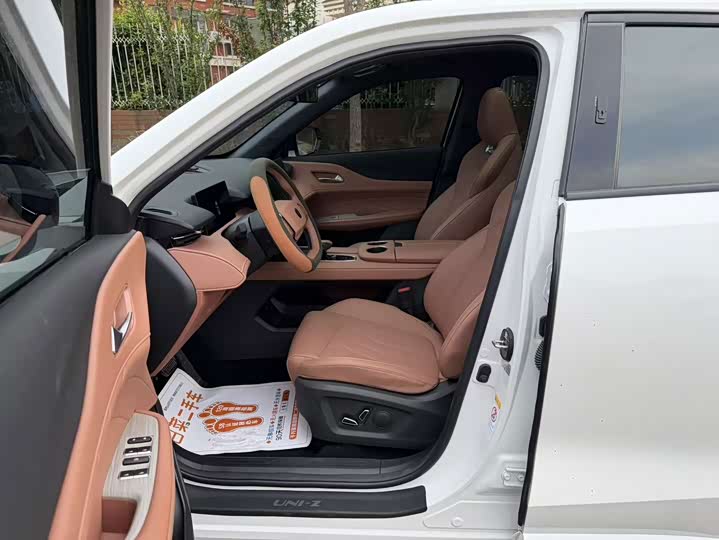 Changan UNI-Z New Energy 2024 Blue Whale Smart iDD 125km Excellent - zdjęcie 20