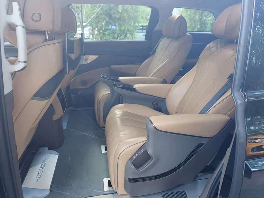 D9 2022 DM-i 970 4WD Flagship - zdjęcie 8
