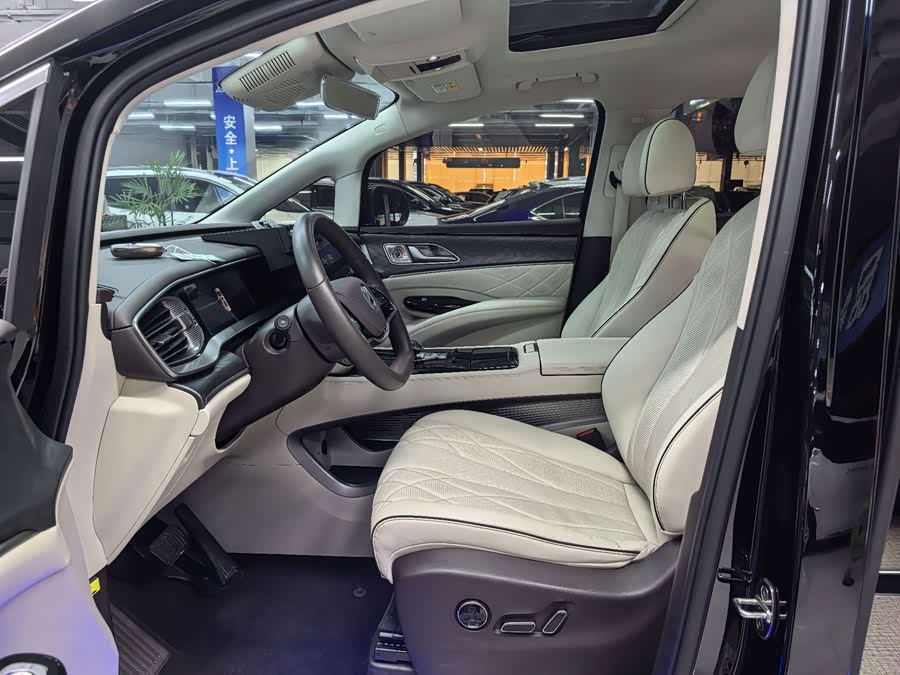 Denza D9 2024 DM-i 1050 Premium Edition - zdjęcie 5