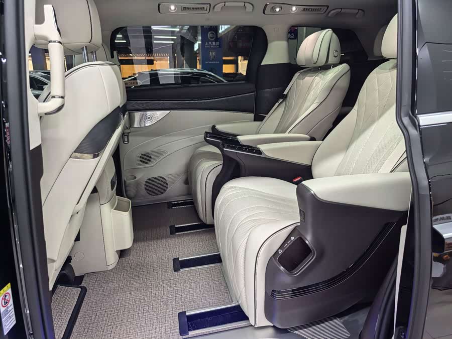 Denza D9 2024 DM-i 1050 Premium Edition - zdjęcie 6