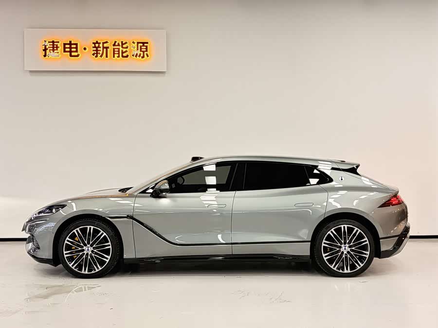 Denza Z9GT 2026 Flash Charge Flagship - zdjęcie 3