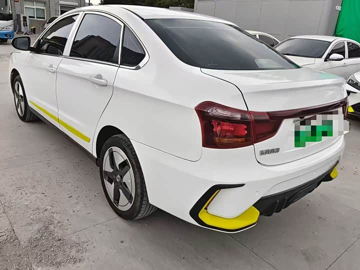 Dongfeng Fengshen E70 2023 PRO Yizhi Long Range - zdjęcie 18