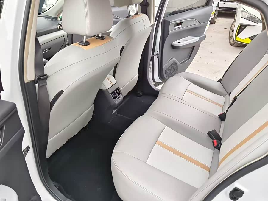 Dongfeng Fengshen E70 2023 PRO Yizhi Long Range - zdjęcie 6