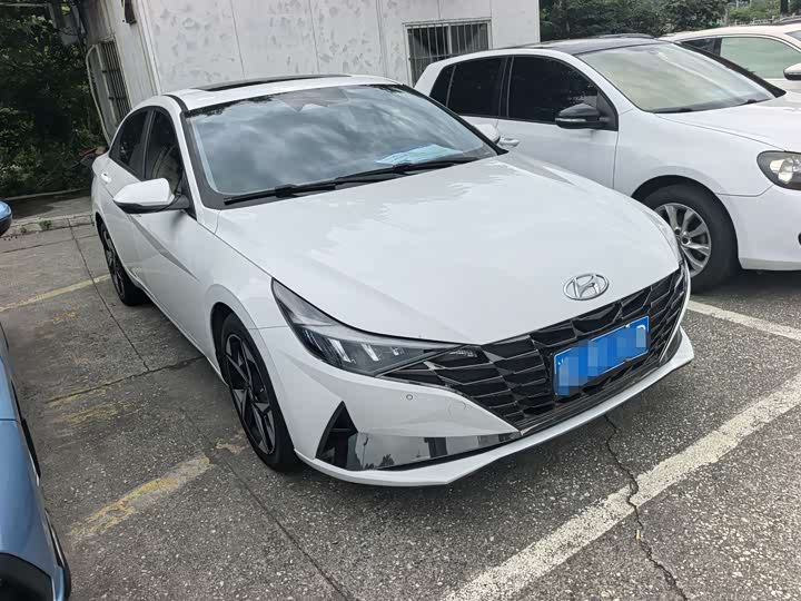 Elantra 2022 1.5L CVT LUX Premium Edition - zdjęcie 12