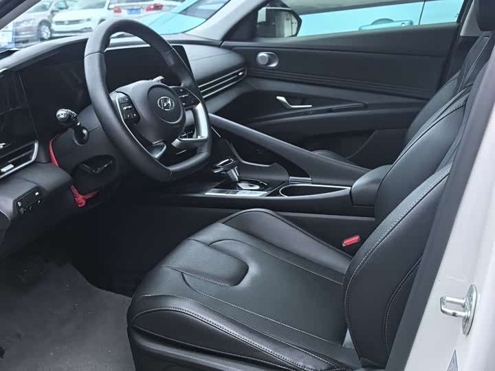 Elantra 2022 1.5L CVT LUX Premium Edition - zdjęcie 13