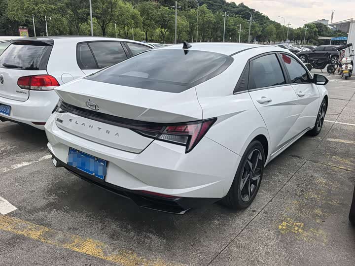 Elantra 2022 1.5L CVT LUX Premium Edition - zdjęcie 16