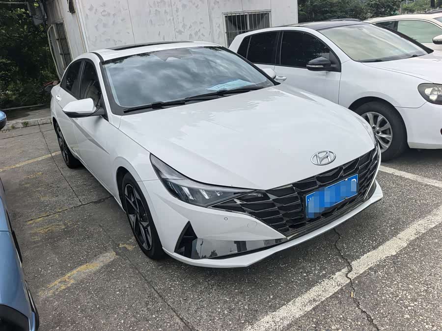 Elantra 2022 1.5L CVT LUX Premium Edition - zdjęcie 3