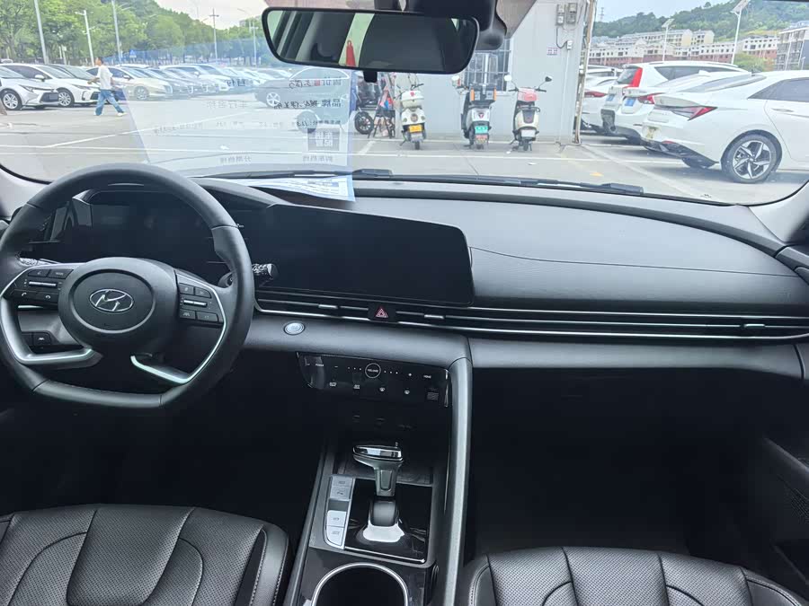 Elantra 2022 1.5L CVT LUX Premium Edition - zdjęcie 5