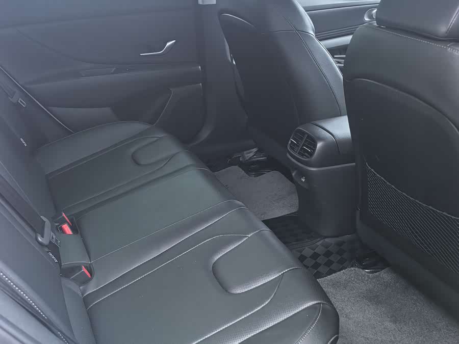Elantra 2022 1.5L CVT LUX Premium Edition - zdjęcie 6
