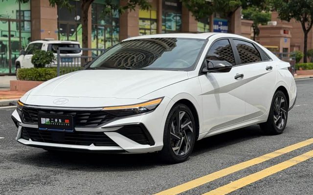 Elantra 2023 1.5L CVT LUX Premium Edition
