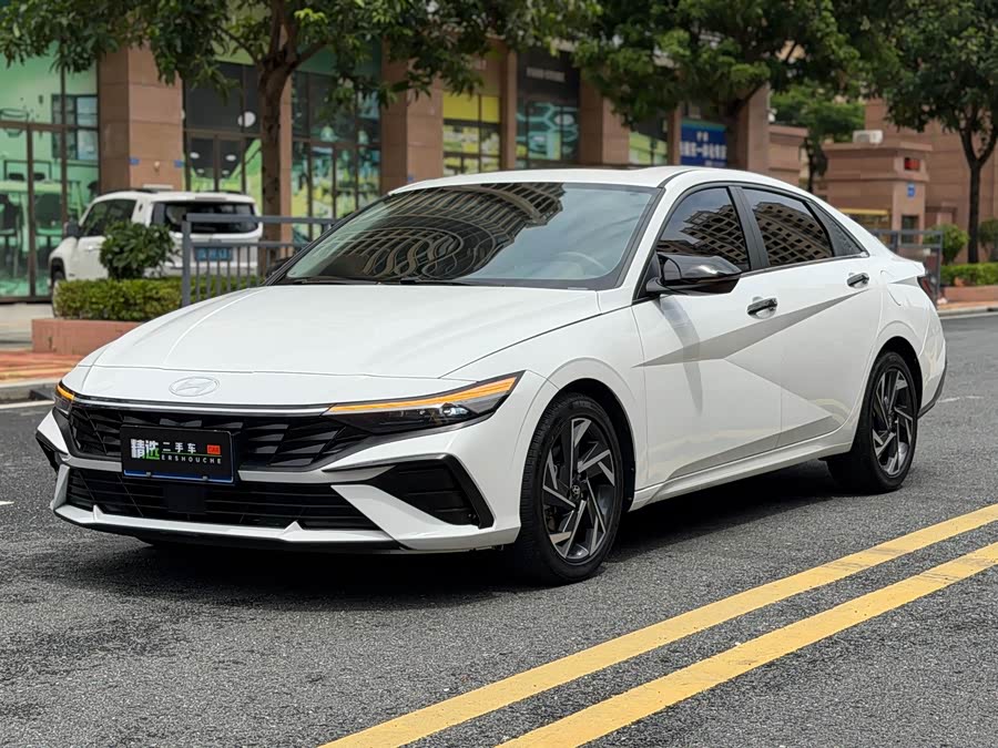 Elantra 2023 1.5L CVT LUX Premium Edition