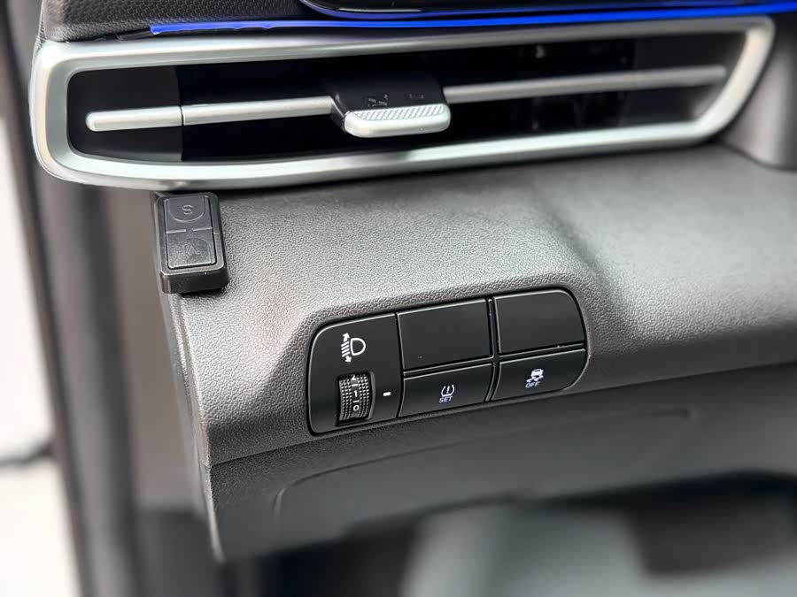 Elantra 2023 1.5L CVT LUX Premium Edition - zdjęcie 11