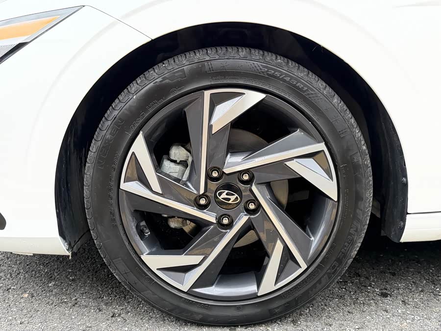 Elantra 2023 1.5L CVT LUX Premium Edition - zdjęcie 12