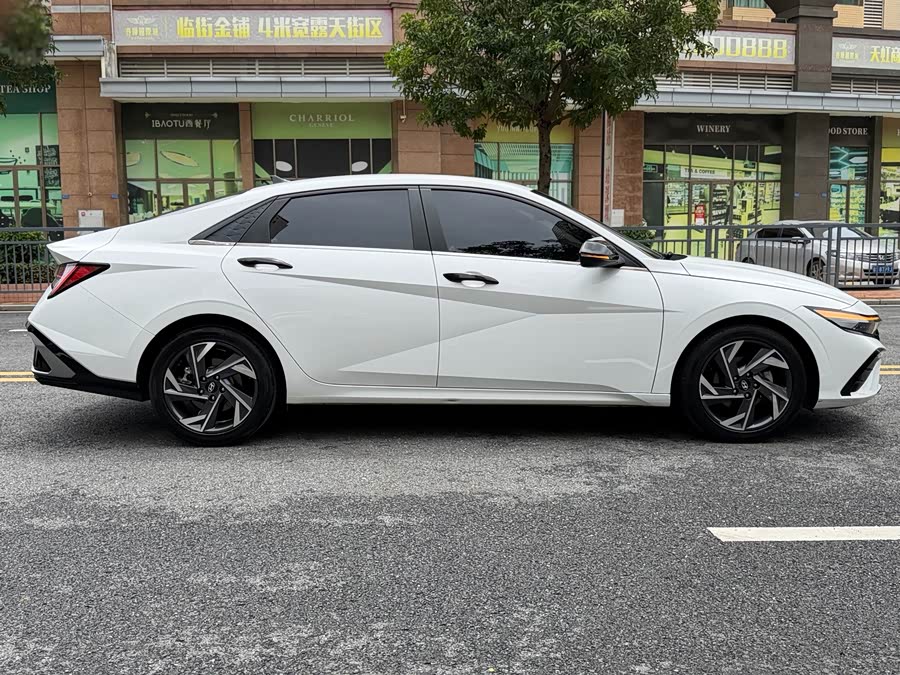 Elantra 2023 1.5L CVT LUX Premium Edition - zdjęcie 13