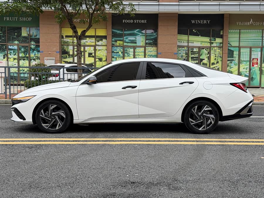Elantra 2023 1.5L CVT LUX Premium Edition - zdjęcie 14