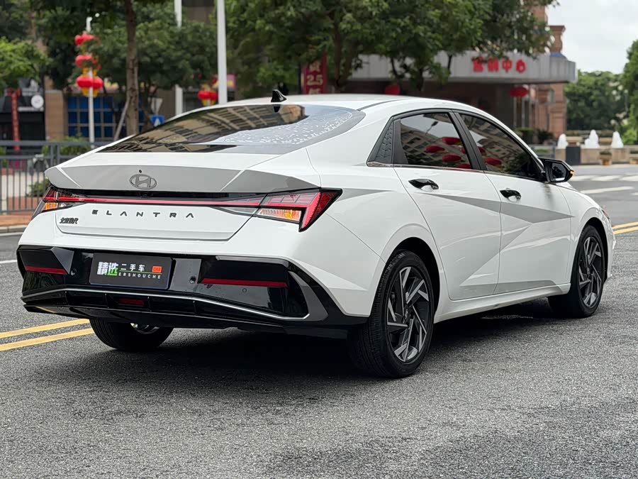 Elantra 2023 1.5L CVT LUX Premium Edition - zdjęcie 15