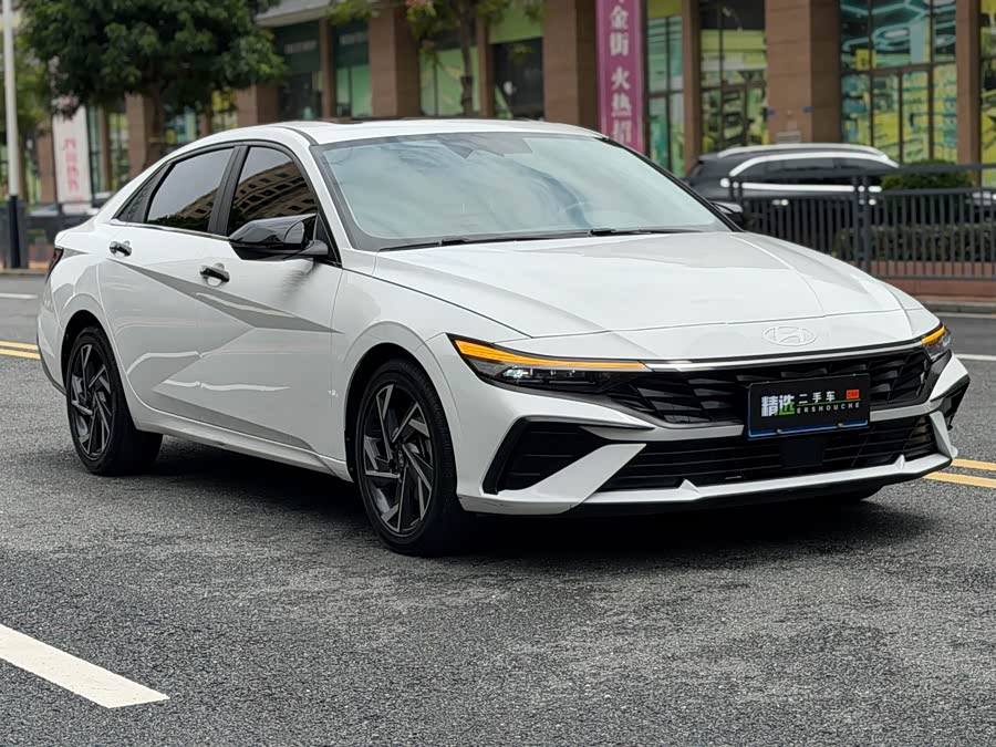Elantra 2023 1.5L CVT LUX Premium Edition - zdjęcie 3
