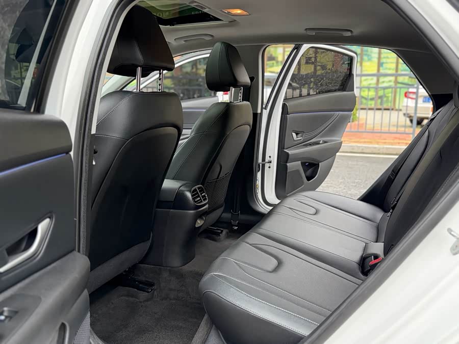 Elantra 2023 1.5L CVT LUX Premium Edition - zdjęcie 7