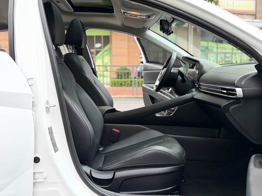 Elantra 2023 1.5L CVT LUX Premium Edition - zdjęcie 8