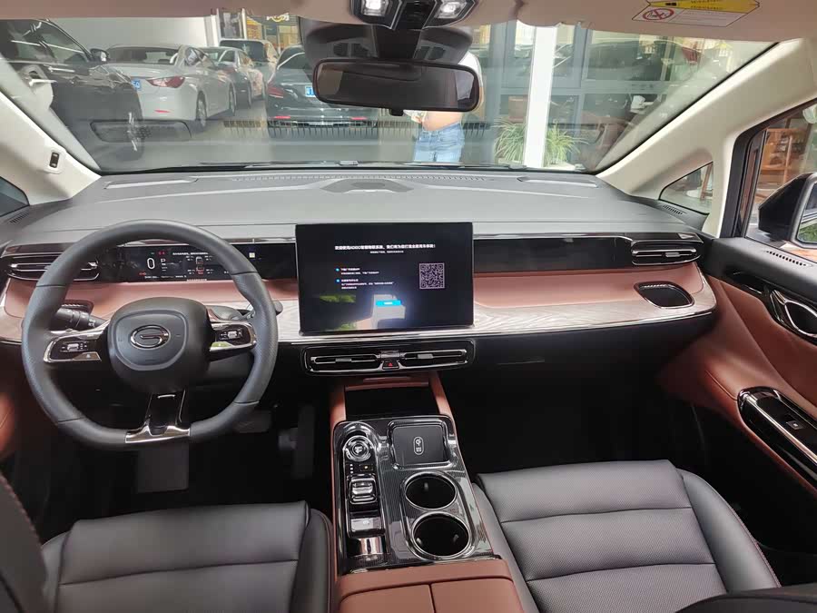 GAC E8 PHEV 2024 150km MAX+ - zdjęcie 11