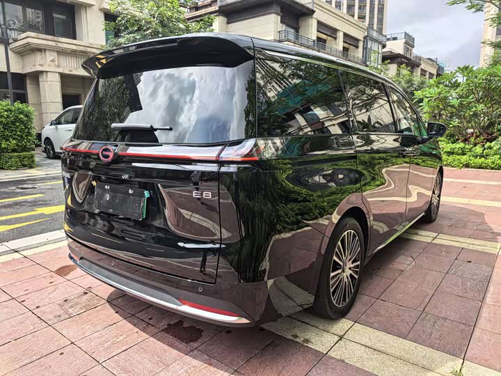 GAC E8 PHEV 2024 150km MAX+ - zdjęcie 17