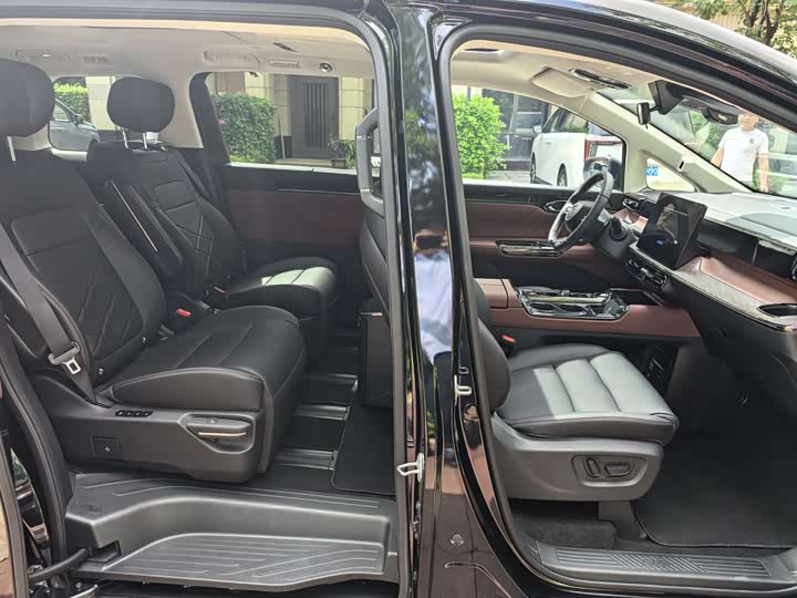 GAC E8 PHEV 2024 150km MAX+ - zdjęcie 19
