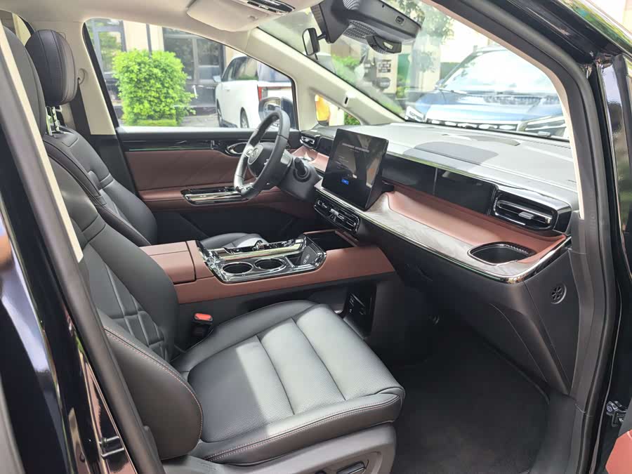 GAC E8 PHEV 2024 150km MAX+ - zdjęcie 7