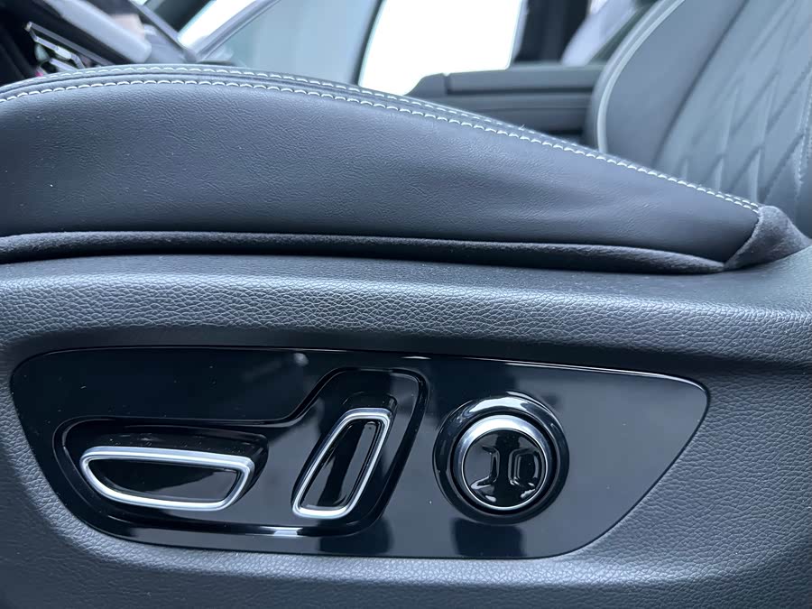 GAC GS8 2025 Leading Series 2.0TGDI Two-Wheel Drive Luxury Version 5-Seater - zdjęcie 14