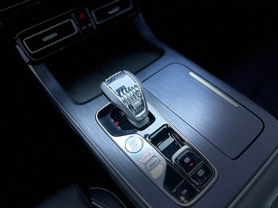 GAC GS8 2025 Leading Series 2.0TGDI Two-Wheel Drive Luxury Version 5-Seater - zdjęcie 18