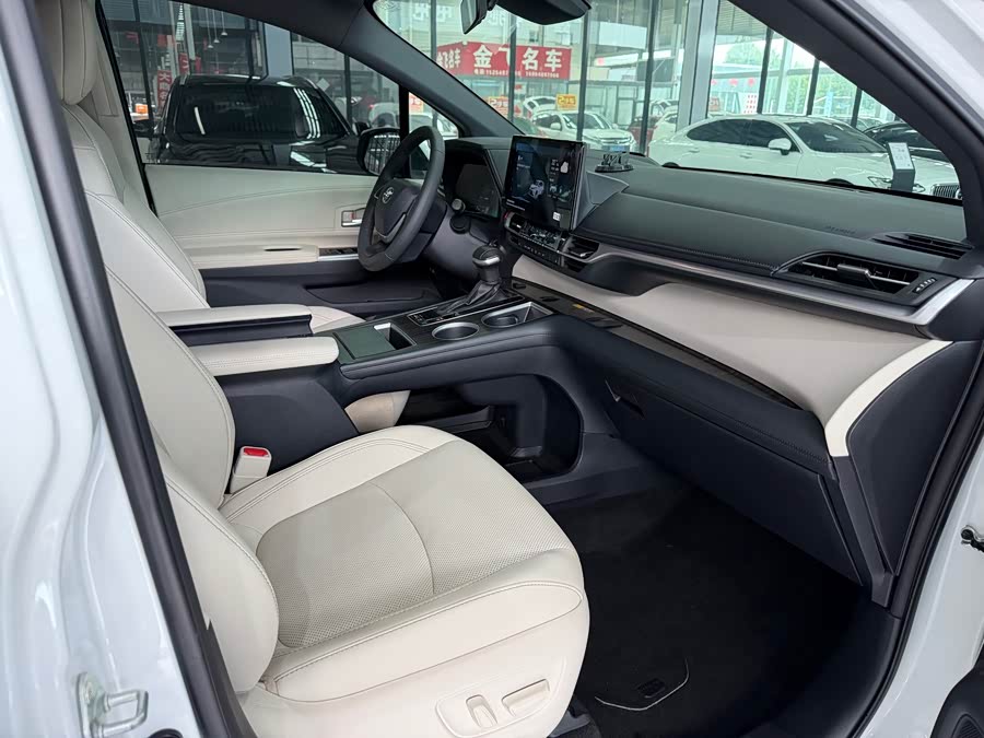 Greevia 2024 2.5L Hybrid Ultra - zdjęcie 7