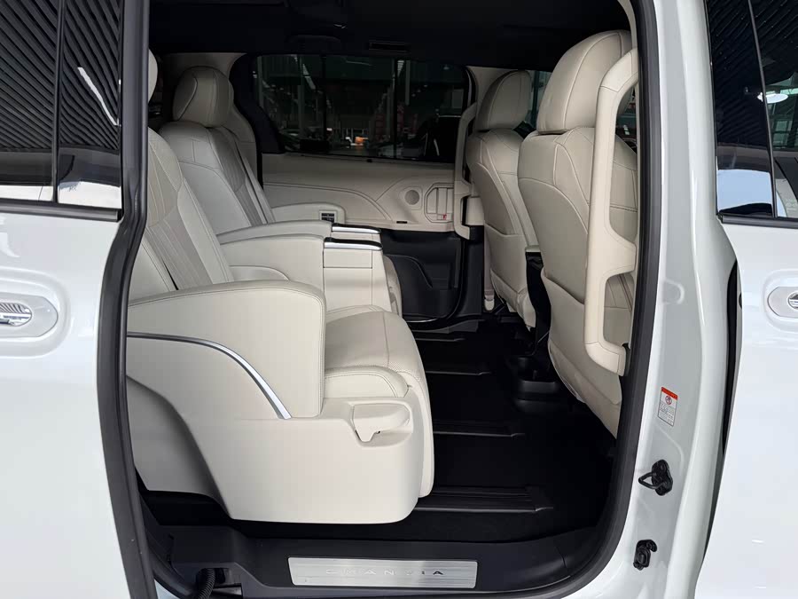 Greevia 2024 2.5L Hybrid Ultra - zdjęcie 9