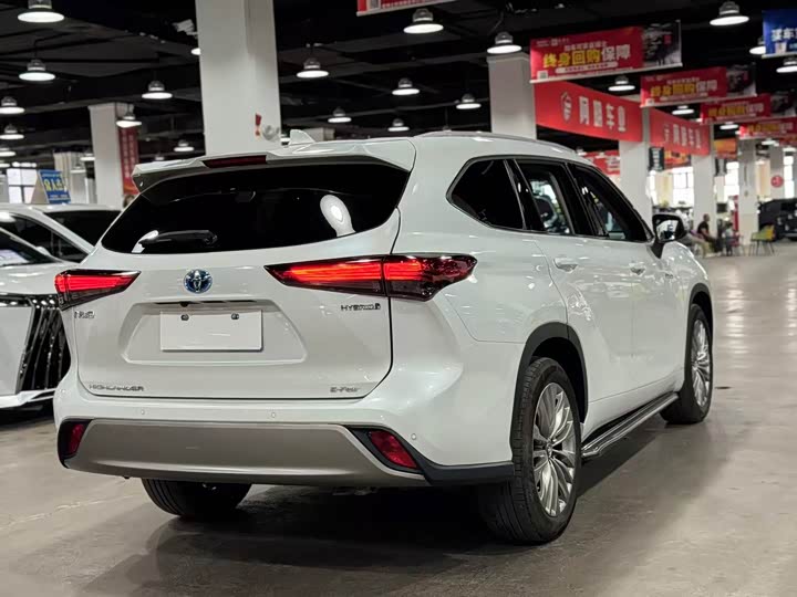 Highlander 2022 2.5L 4WD Luxury 7-Seater - zdjęcie 14