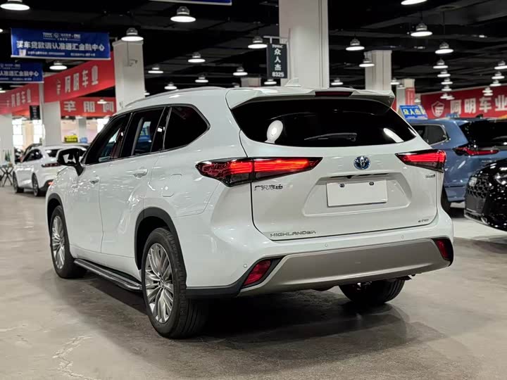 Highlander 2022 2.5L 4WD Luxury 7-Seater - zdjęcie 15