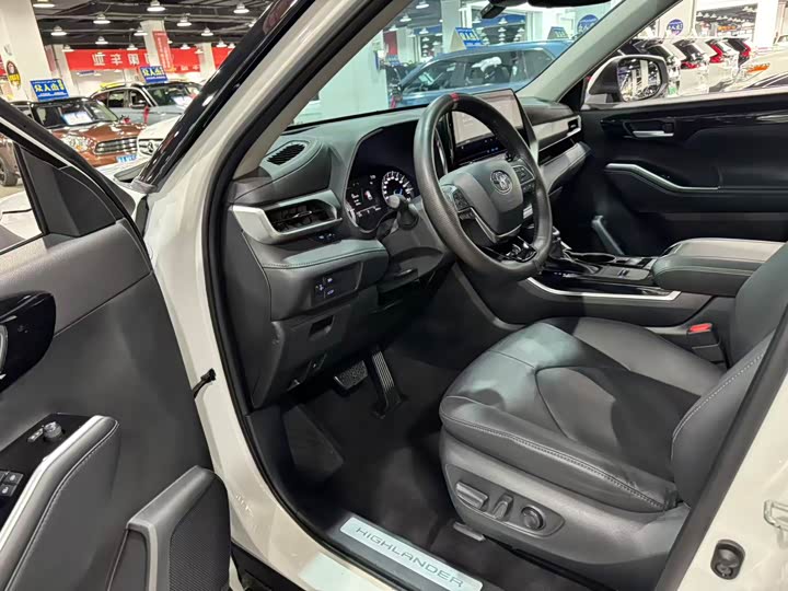 Highlander 2022 2.5L 4WD Luxury 7-Seater - zdjęcie 17