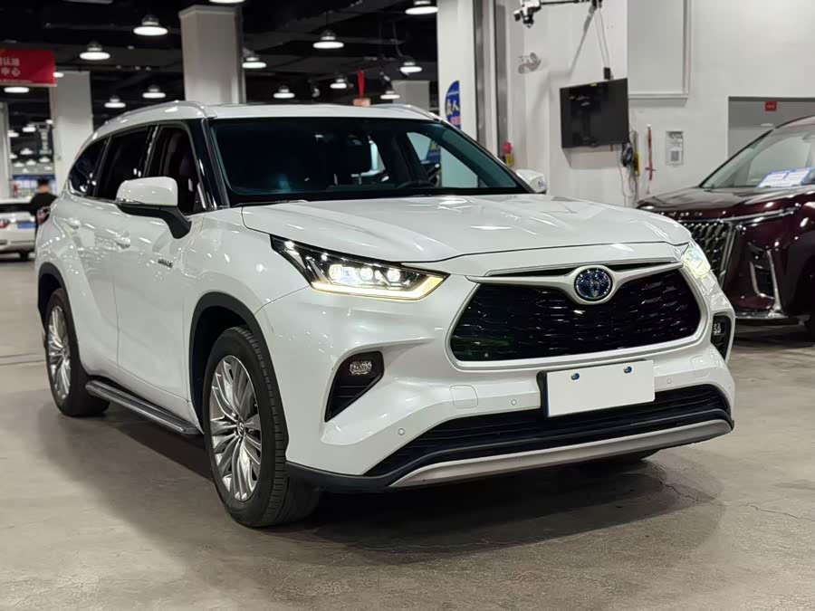 Highlander 2022 2.5L 4WD Luxury 7-Seater - zdjęcie 3