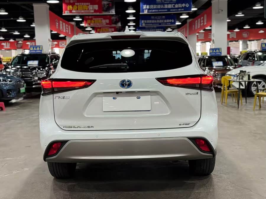 Highlander 2022 2.5L 4WD Luxury 7-Seater - zdjęcie 4