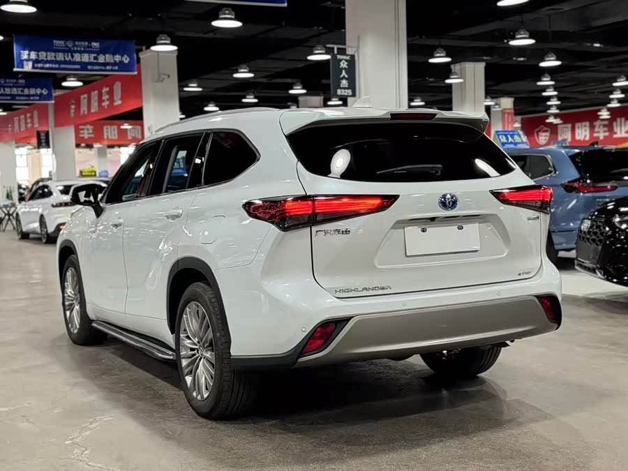 Highlander 2022 2.5L 4WD Luxury 7-Seater - zdjęcie 6