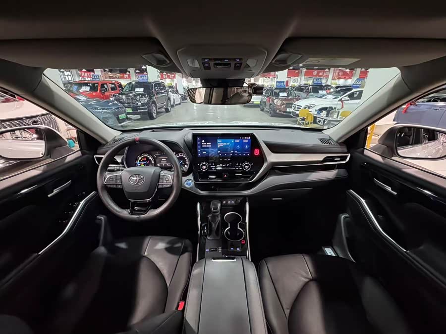 Highlander 2022 2.5L 4WD Luxury 7-Seater - zdjęcie 7